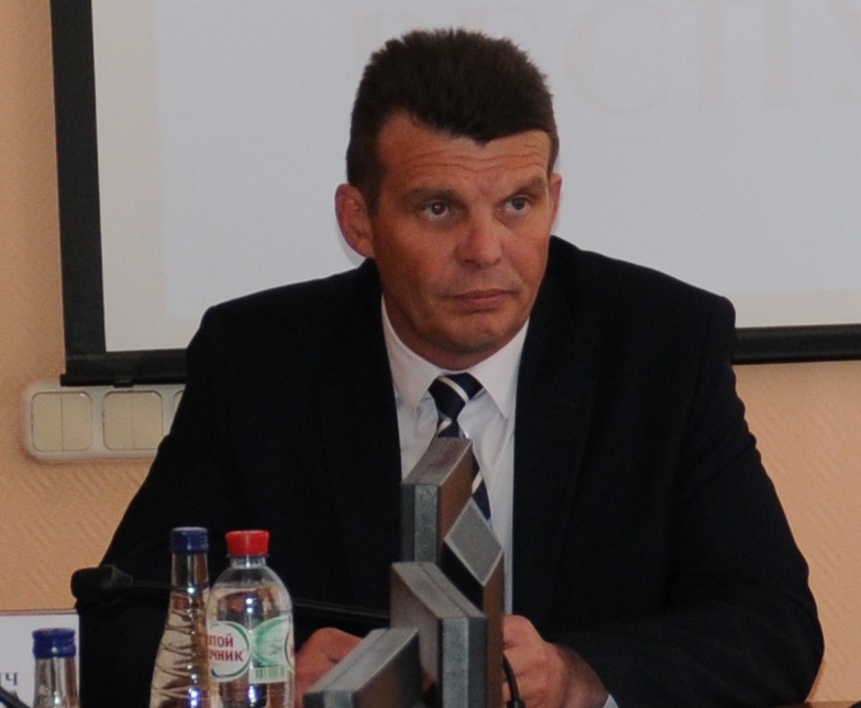 Смирнов на совещании23456