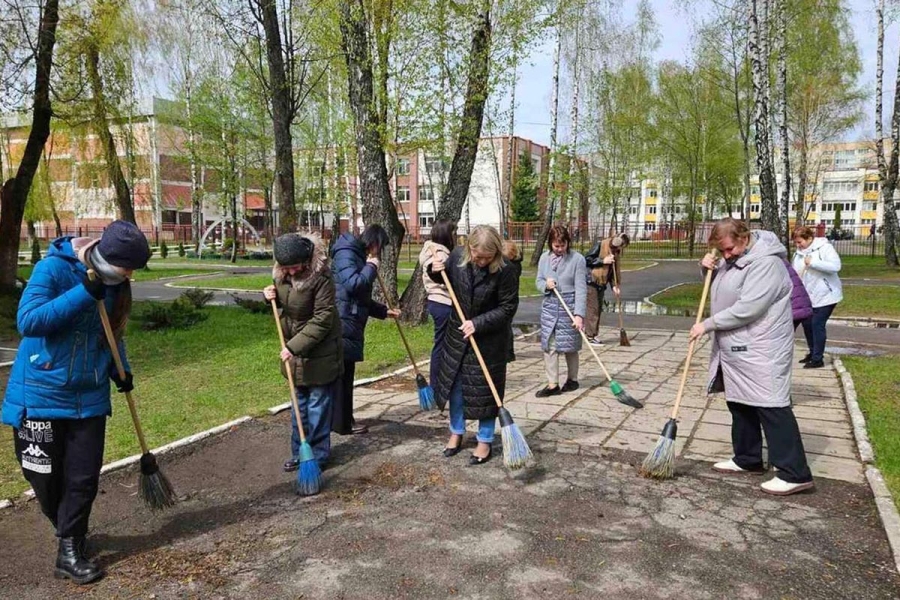 Убирать, играя. В столице продолжается марафон креативных субботников