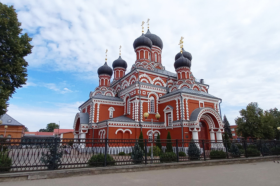Места легендарных сражений и один из самых красивых храмов Беларуси