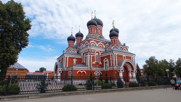 Места легендарных сражений и один из самых красивых храмов Беларуси