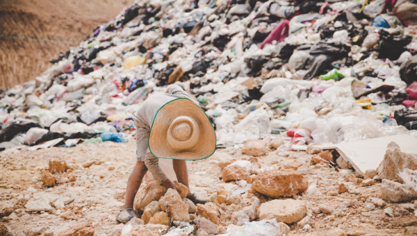 Мусорная гора растет:  как страны мира борются с отходами