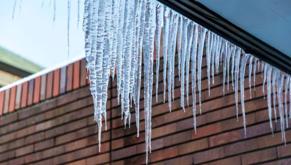 Осторожно: сосульки!