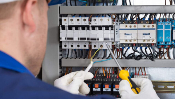 Когда могут отключить электричество за долги: процедура, сроки и права потребителя