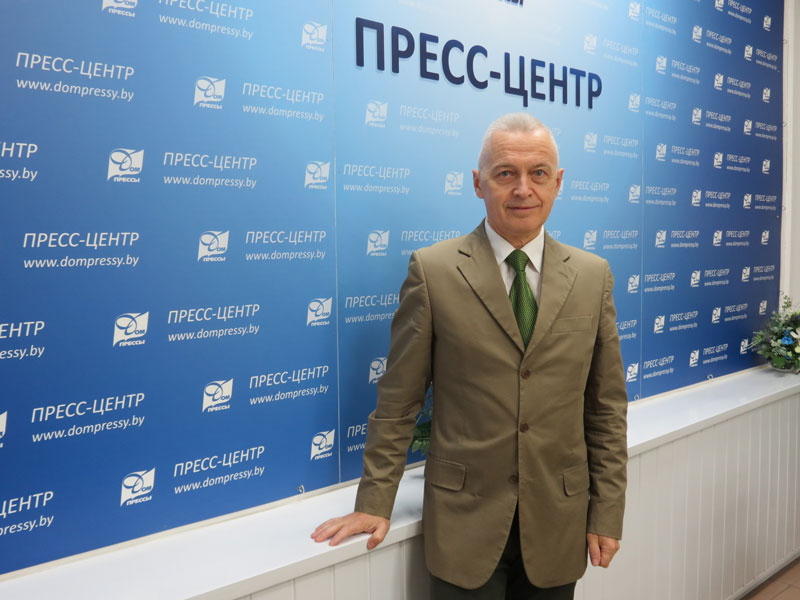 Член общественно-консультативного и экспертного совета при МЖКХ Геннадий Каленов