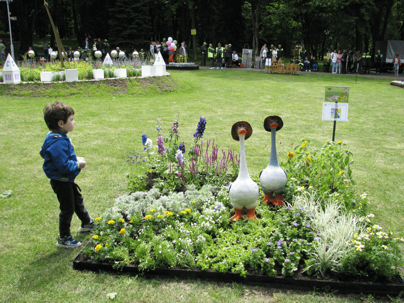 Жили у бабуси