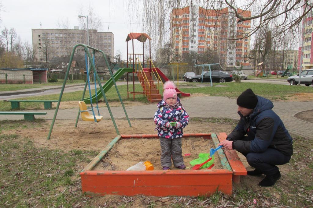 дом площадка двор 005