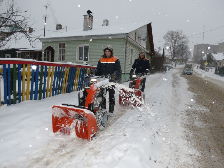 Уборка тротуара